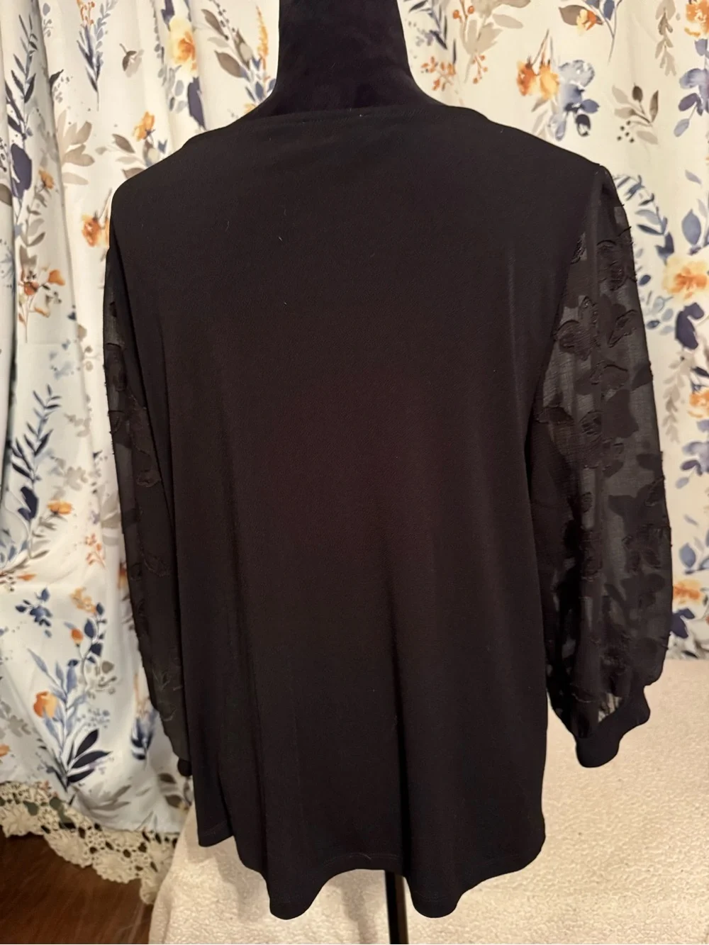 Women’s Black Puff-Sleeve Top Size XL B7 CeCe